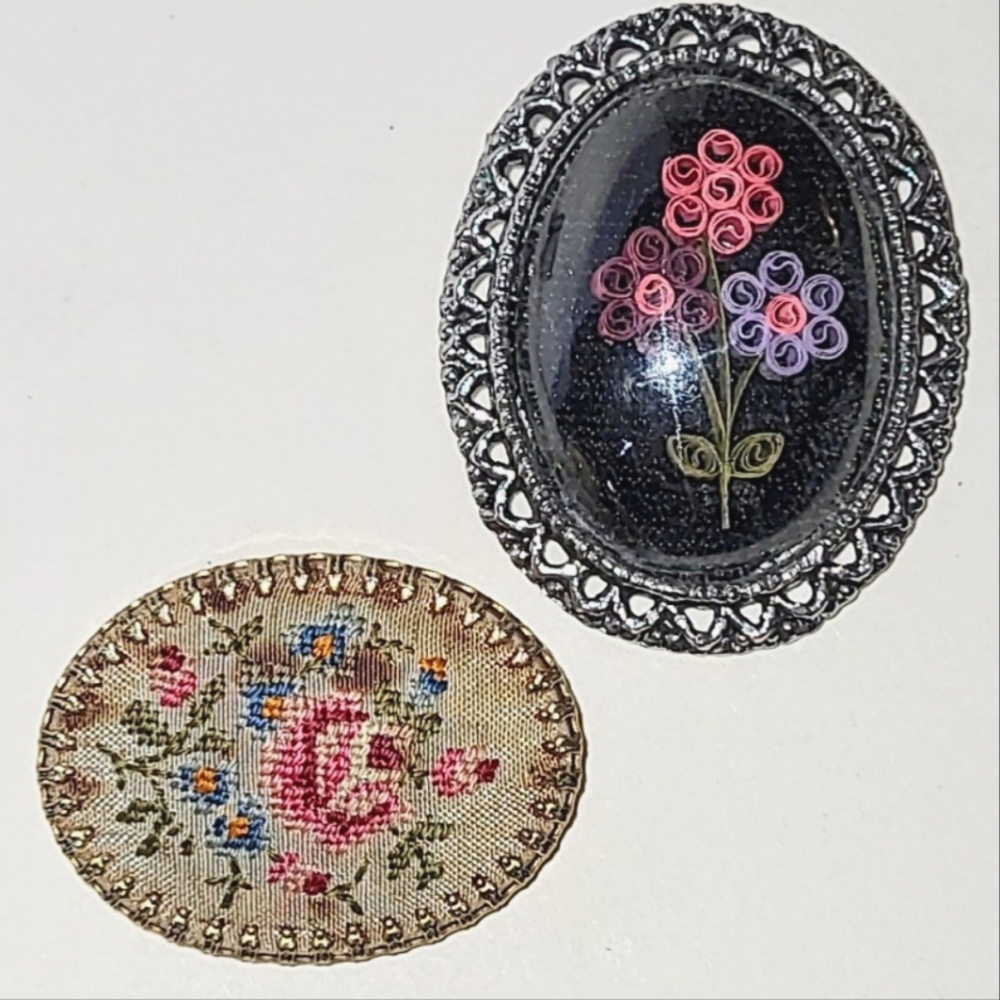 VINTAGE HAND CRAFTED BROOCHES - PETIT POINT & ROLLED PAPER FLOWERS - Picture 6 of 6